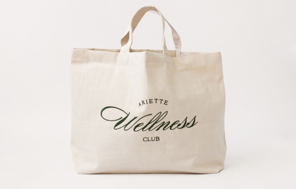 Stylish shopper bag for the Wellness Club