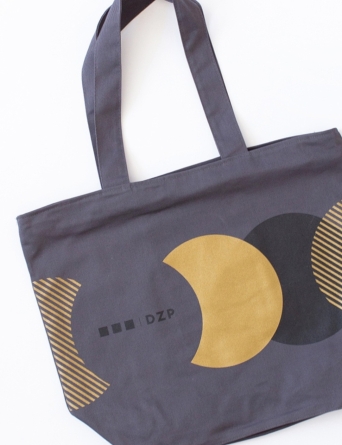 Gold print: a discreet, premium accent underscoring DZP’s prestige.