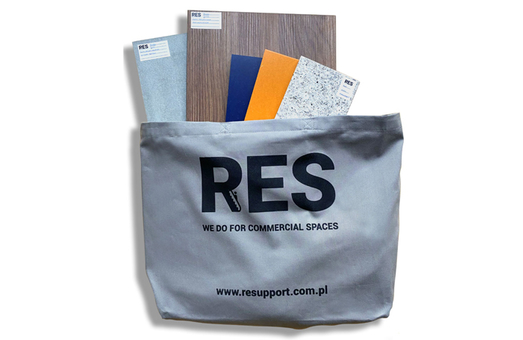 Pack samples of your products in elegant bags or cotton bags
